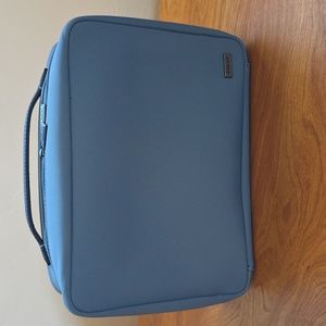 Away hanging toiletry bag